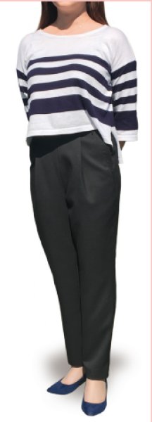 テーパードパンツ